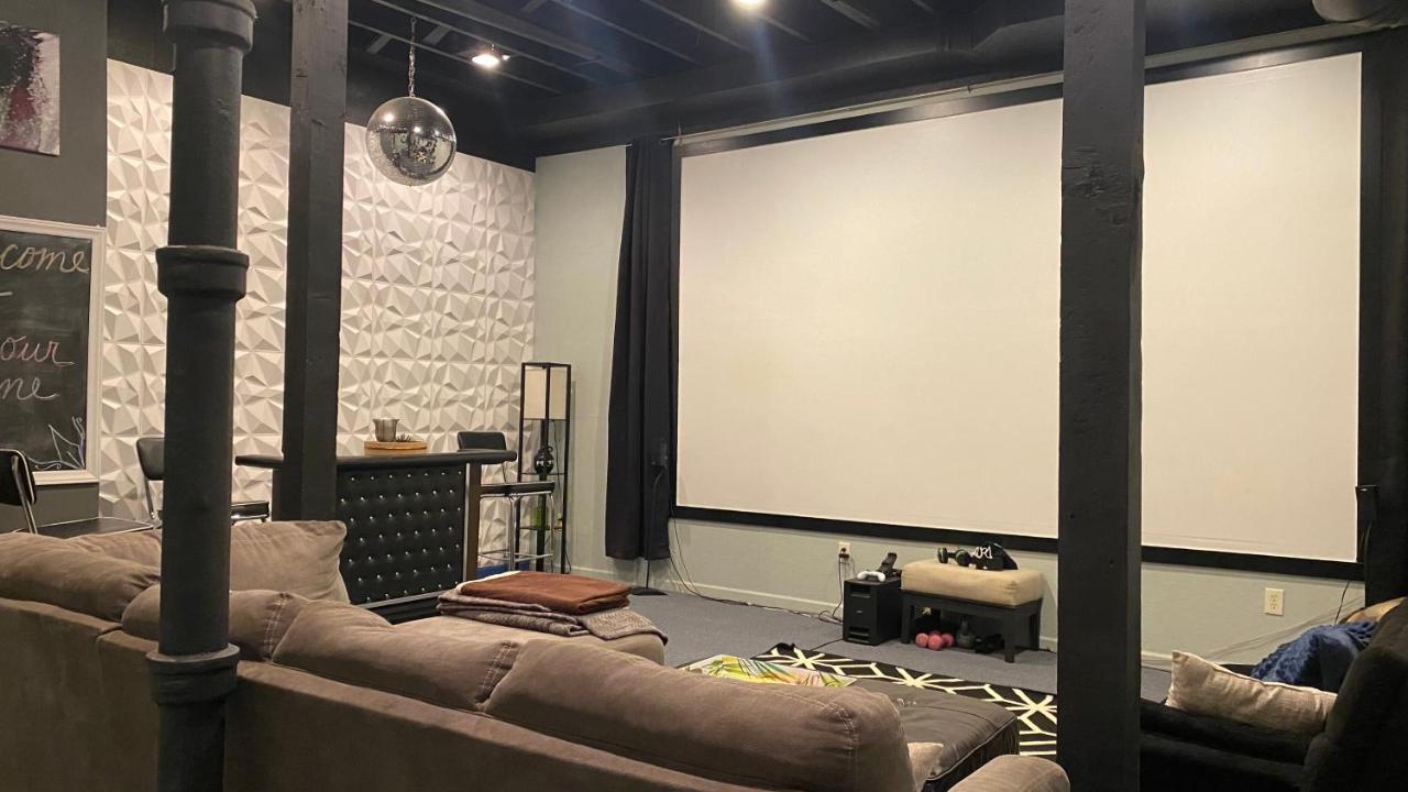 160Inch Home Movie Theater- Great For Movie Night! Omaha Dış mekan fotoğraf