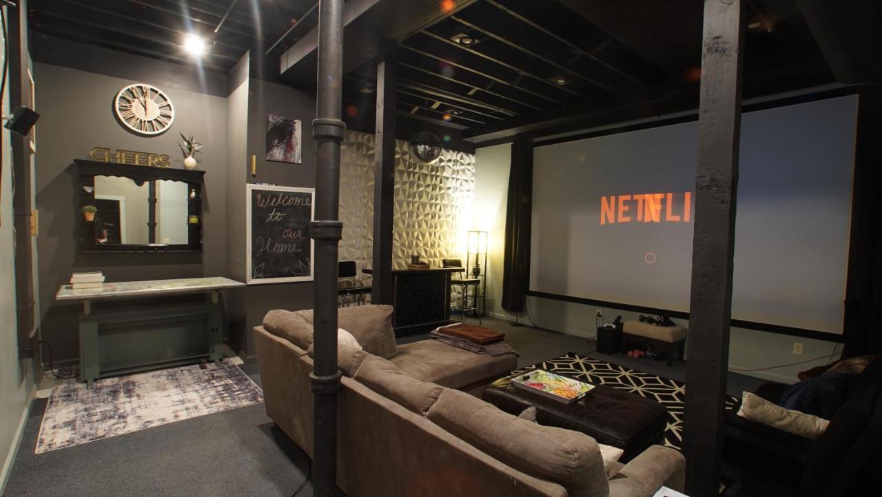 160Inch Home Movie Theater- Great For Movie Night! Omaha Dış mekan fotoğraf