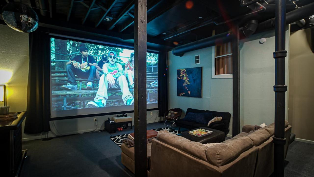 160Inch Home Movie Theater- Great For Movie Night! Omaha Dış mekan fotoğraf