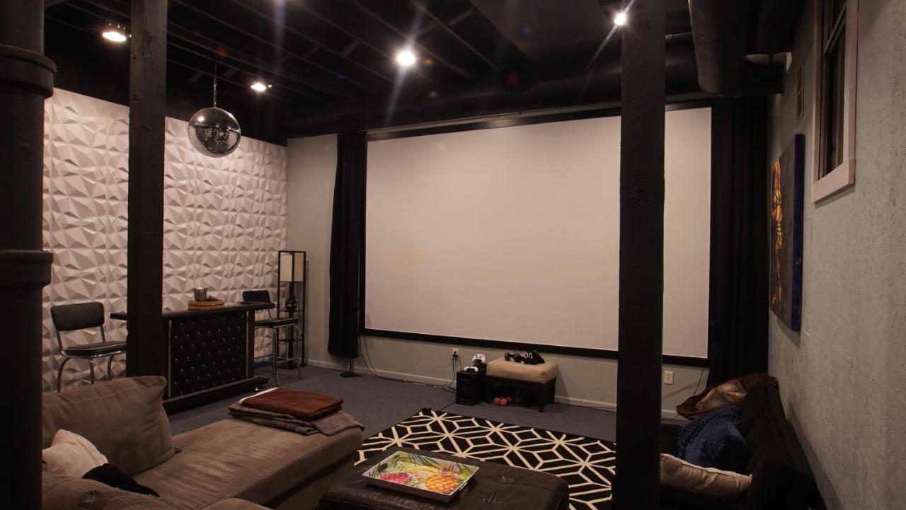 160Inch Home Movie Theater- Great For Movie Night! Omaha Dış mekan fotoğraf